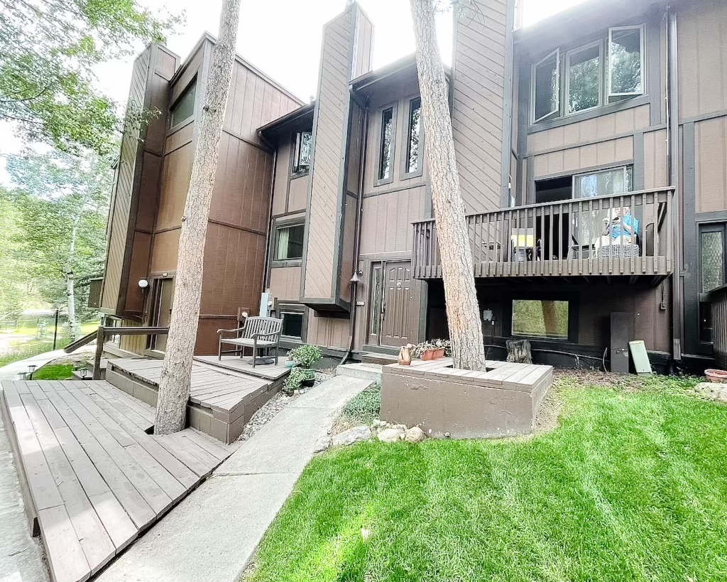 3 Bed, 2.5 Bath Three Story Townhouse Rental Walking Distance to Evergreen Lake